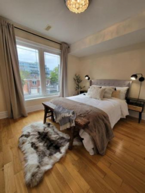 Cozy 3BR Retreat with Dedicated Work table and Parking